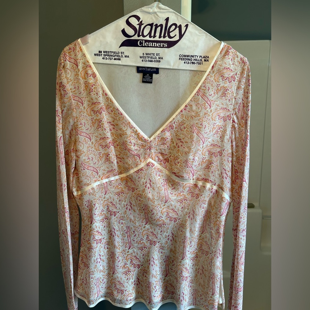 Ann Taylor V-Neck Paisley Blouse in Pink and Cream